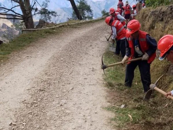 MANTENIMIENTO RUTINARIO DE VÍAS VECINALES